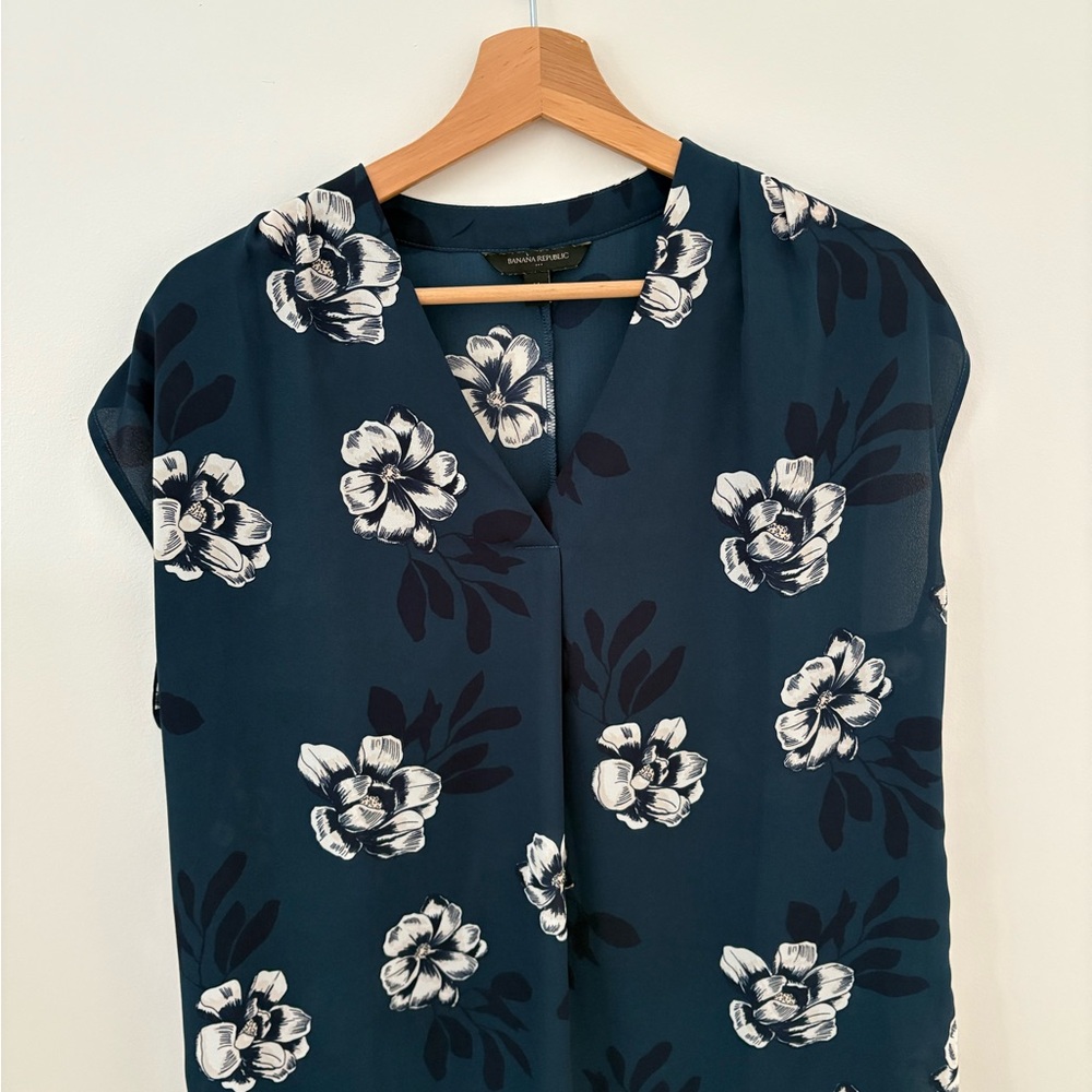 Banana Republic Navy Floral Women's Blouse